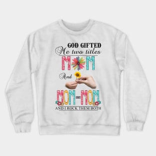 Vintage God Gifted Me Two Titles Mom And Mom-mom Wildflower Hands Flower Happy Mothers Day Crewneck Sweatshirt